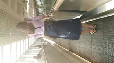 牛仔长裙红丁内极品美眉